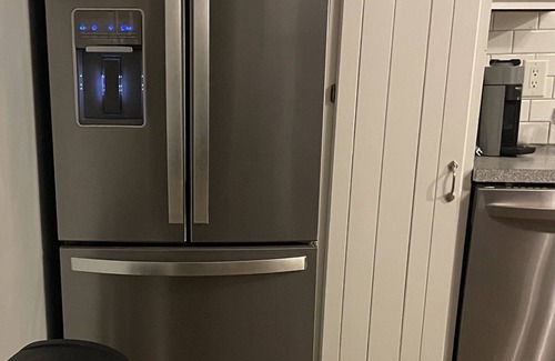 North Babylon House | Historic home! Minutes to the beaches, Babylon Village, short train ride to NYC!