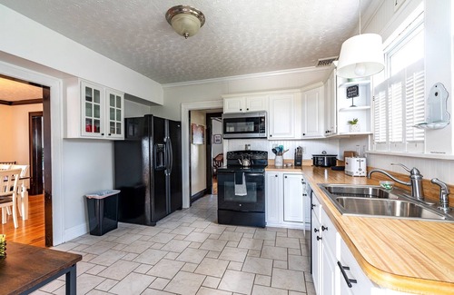 Summerlee House | Historic home. New River Gorge + Firepit +Gameroom, sleeps 10