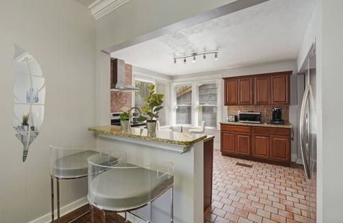 Springfield House | Historic Home with Vintage Charm in Springfield