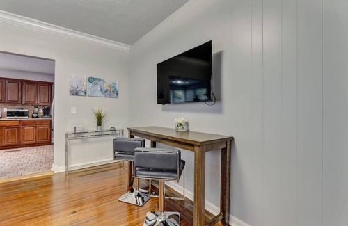 Springfield House | Historic Home with Vintage Charm in Springfield