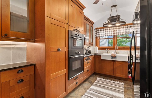 Lake Geneva House | Historic Lake Geneva 🏡. Walk 2 Everything! IN THE HEART OF DOWNTOWN! nnnn