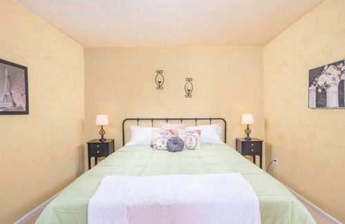 Waupaca House | Historic Lake St Vacation