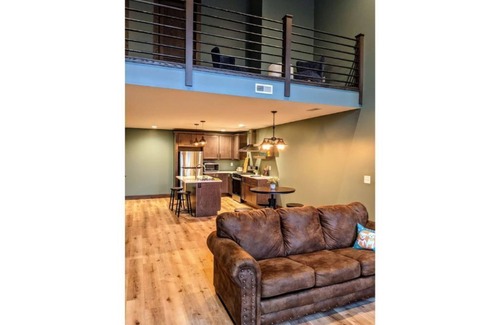 Utica Condo | Historic Loft/Charlotte Suite/Starved Rock/Utica