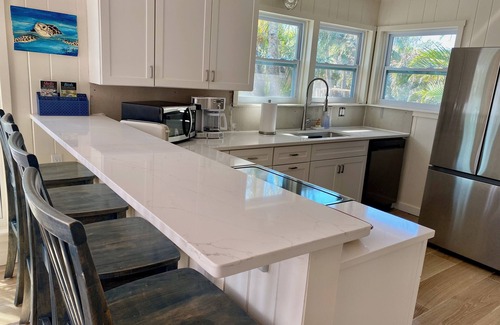 Whitney Beach Cottage | Historic Longbeach Village Cottage - Private Home