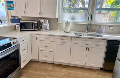 Whitney Beach Cottage | Historic Longbeach Village Cottage - Private Home