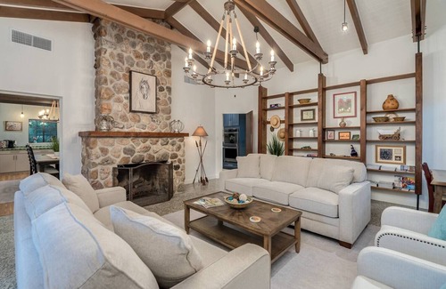 Sam Hughes House | Historic Luxe Retreat | Pool,Spa + 6 En-Suite Beds