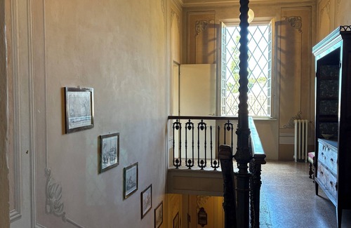 San Faustino-Madonnina-Quattroville Apartment | HISTORIC MANSION A STONE'S THROW FROM DOWNTOWN AND NEAR THE HIGHWAY EXIT