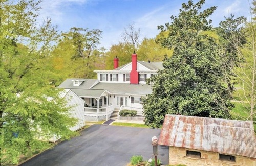 Greenville House | Historic Mansion and Cottage on 80 acres close to Warm Springs.