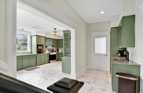 Brunswick House | Historic McKinnon Twin, Beautifully Renovated in Historic Downtown Brunswick