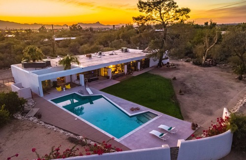 Casas Adobes House | Historic Mid-Century Modern House in the heart of Tucson's Catalina Foothills