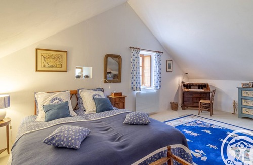 Saint-Georges-sur-Layon Bed & Breakfast | Historic Retreat in Loire-Anjou-Touraine Regional Park, Ideal for Couples