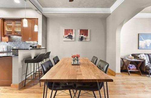 Little Italy House | Historic Rowhome in Downtown-Little Italy