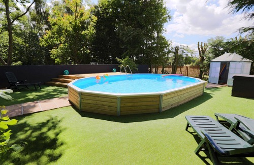 Bilting Cottage | Historic Royal Kent cottage surrounded by large gardens & private swimming pool