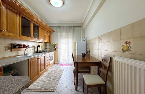 Ano Poli House | Historic Seaview Apartment near the City Center