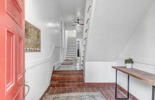 Riverside Apartment | Historic SidexSide Apt-Blocks from Shoppes of Avon