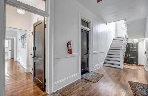 Riverside Apartment | Historic SidexSide Apt-Blocks from Shoppes of Avon