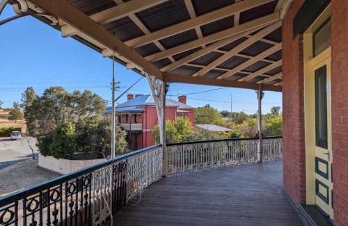 Narrandera Hotel | HISTORIC STAR LODGE and STATION MASTERS HOUSE NARRANDERA