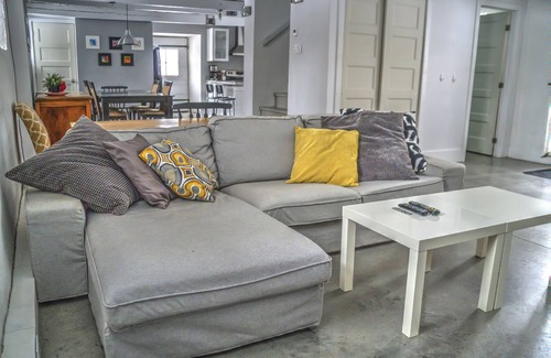 Beloeil House | Historic stone house by the river