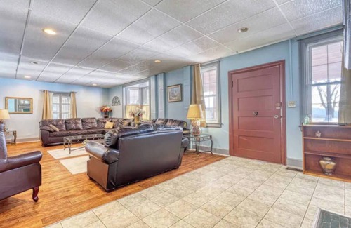 Waynesboro House | Historic Summit View Mansion Near Gettysburg