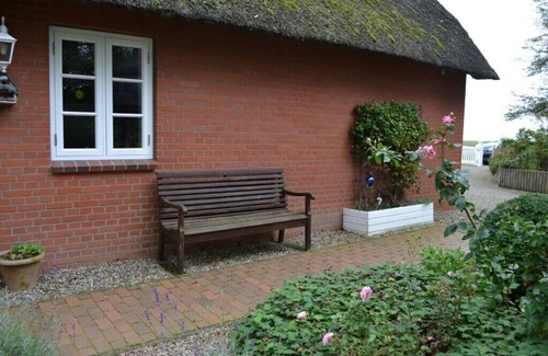 Garding House | Historic thatched cottage in southern Eiderstedt in the municipality of Borsthusen.
