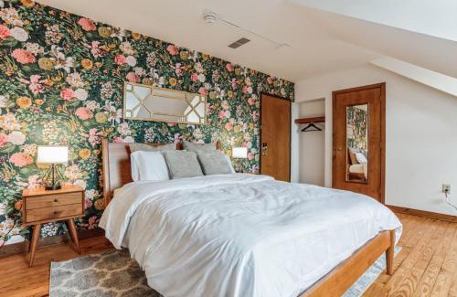 Cheyney Apartment | Historic Thornton Studio Retreat