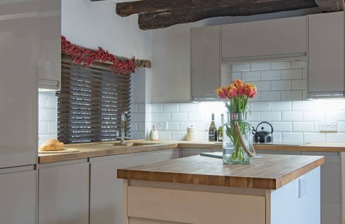 Canterbury House | Historic Townhouse with Cathedral Views and Stained glass windows