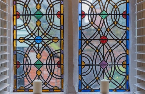 Canterbury House | Historic Townhouse with Cathedral Views and Stained glass windows