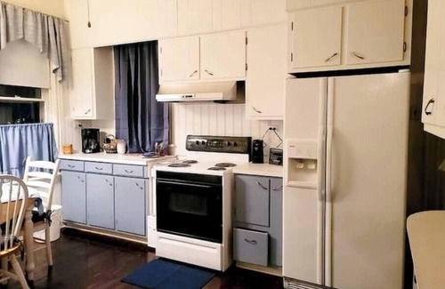 Watsontown House | Historic Townhouse w/Antiques & Riverview