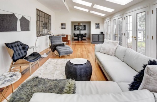 Stamford House | Historic Tudor Six Bedrooms, spacious kitchen, sunroom w Pool and Tennis Access