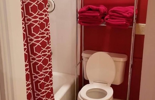 Sioux Falls Bed & Breakfast | Historic Victorian Inn Red Suite