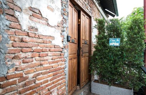 Thapae Villa | Historic Villa in Thapae