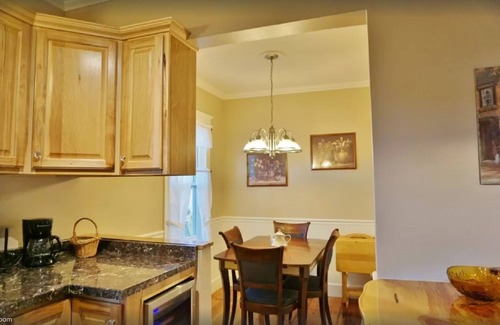 Williams House | Historical 3 bed/3 bath home 1/2 block from Rte 66 in Williams. City lic. #5360