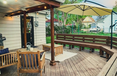 Rapid City House | Historical Downtown Cottage with Hot Tub