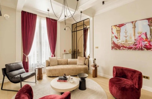 Chaillot Apartment | HISTORICAL GRANDEUR WITH MODERN LUXURY STEPS FROM GOLDEN TRIANGLE–AVENUE KLEBER