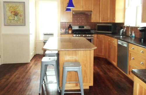 Center Avenue Historic District House | Historical Victorian Mini-Mansion! Baby Grand Piano-Pool Table-Full Kitchen