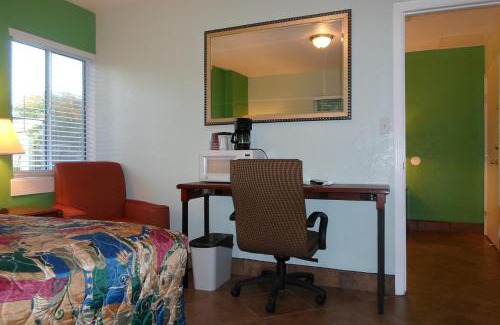 Eastside Santa Cruz Hotel | Hitching Post Studios Inn