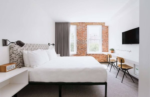 Foggy Bottom Hotel | Hive King, Hotel Hive, Welcoming Ambience, Steps to National Mall
