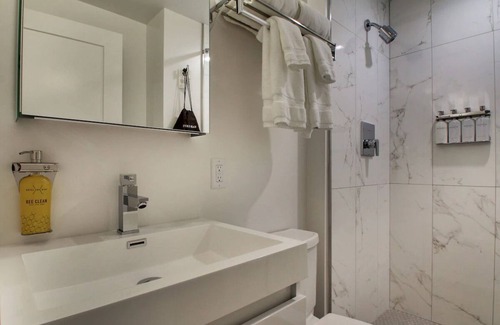 Foggy Bottom Hotel | Hive King, Hotel Hive, Welcoming Ambience, Steps to National Mall