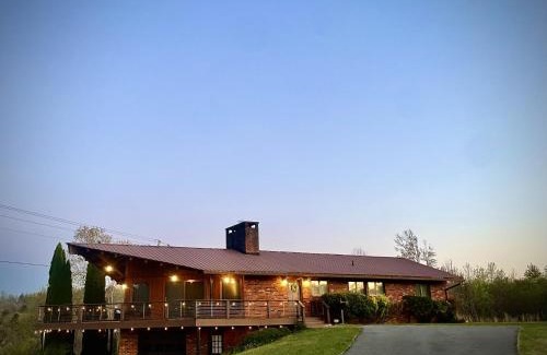 Unaka Villa | Hiwassee Lake Lodge, LLC