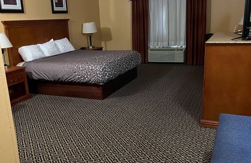 Hugo Hotel | HiWay Inn Express