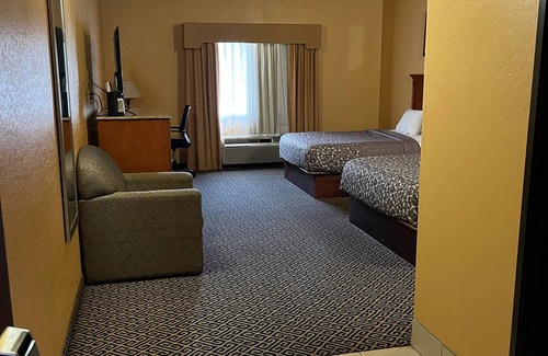 Hugo Hotel | HiWay Inn Express