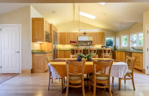 Half Moon Bay House | HMB Coastal retreat with Hot Tub and EV Charging!