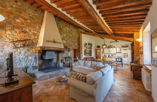 Castelnuovo di Val di Cecina House | Holiday Home 'Podere Le Rote' with Private Pool, Private Garden and Wi-Fi