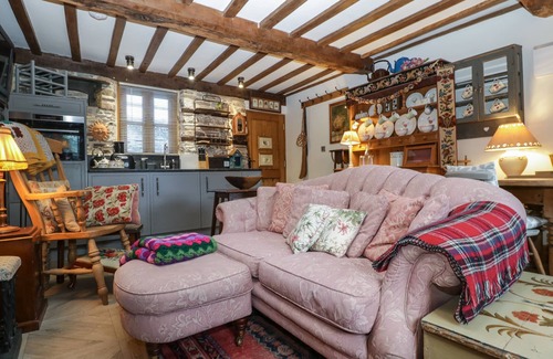 Hay on Wye Cottage | HOARDERS COTTAGE, romantic, luxury holiday cottage in Hay-On-Wye