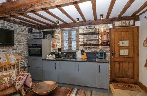 Hay on Wye Cottage | HOARDERS COTTAGE, romantic, luxury holiday cottage in Hay-On-Wye
