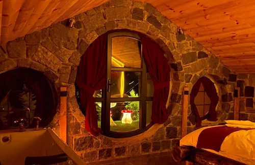 Rize Hotel | Hobbit Chalet