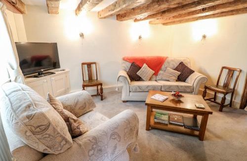 Ilkeston House | Hobson's Cottage 10 Main Street