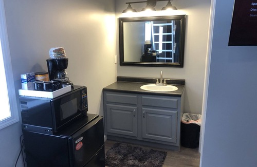 Beulah Apartment | Hockey Room - Sleeps 7, Two TVs & Wooded Trails