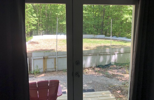 Beulah Apartment | Hockey Room - Sleeps 7, Two TVs & Wooded Trails