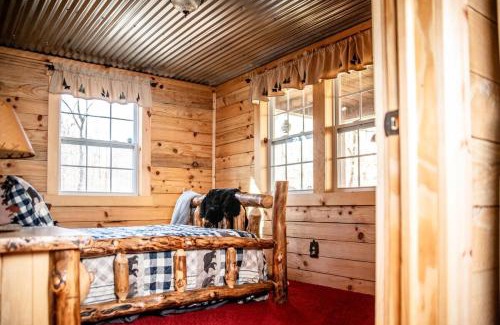 McArthur House | Hocking Hills Cabin, Hot Tub, Private Pond